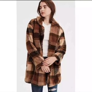Woman's American Eagle Faux Sherpa Tan/Brown Coat Size Medium